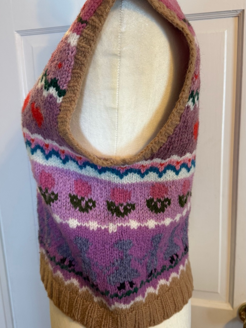 Cozy Lavender V-Neck Sweater vest  folklore motif handmade wool - Picture 4 of 8